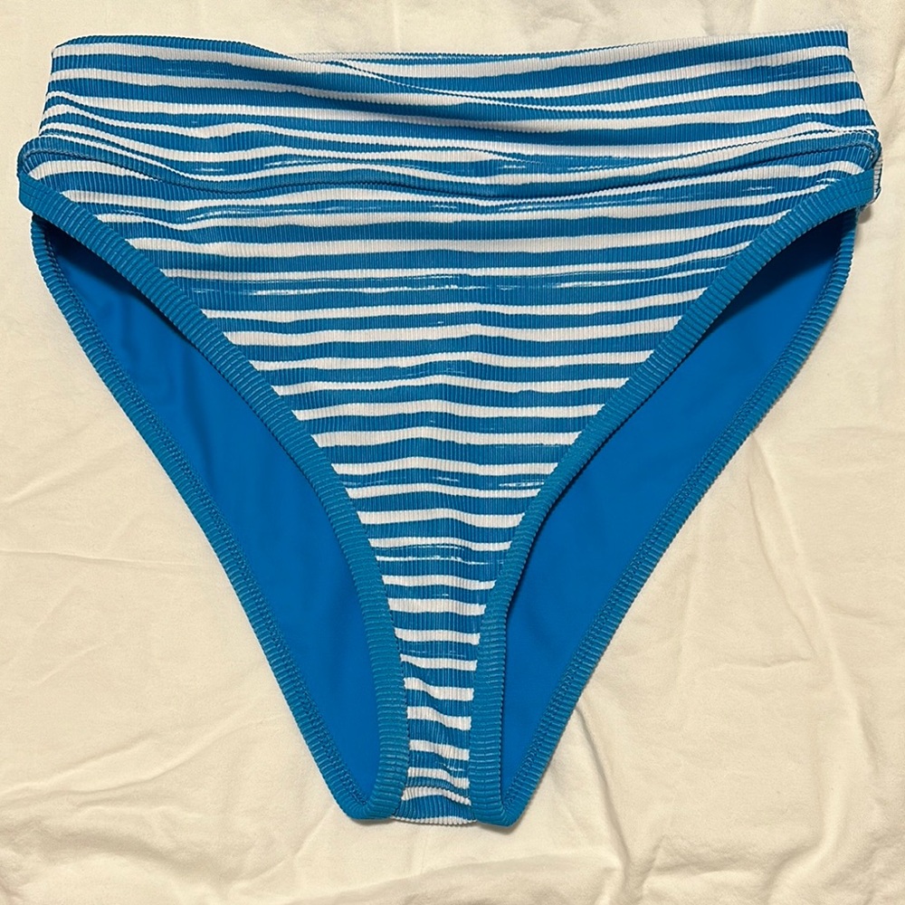 LainSnow Large bottom Medium top Blue and White Striped Bikini Set - Picture 2 of 8